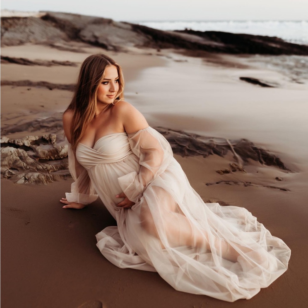 Sweetheart Maternity Dress - Photoshoot & Baby Shower Gown - Picture 4 of 10